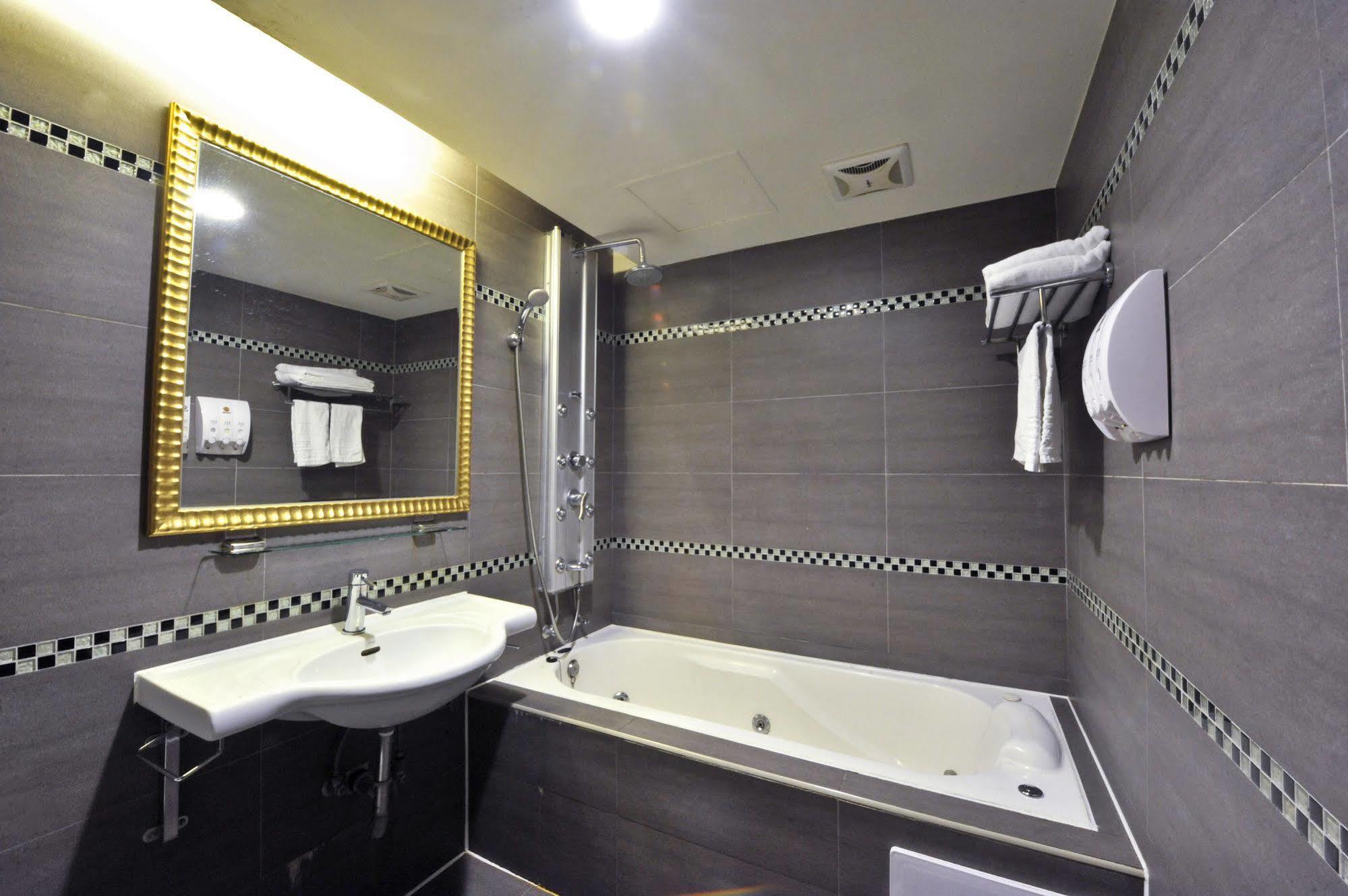 Carnival Motel Tajpej Kültér fotó